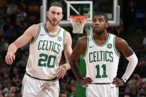 米乐官方网站-惊爆！网坛天王跨界征服NBA？德约科维奇空降雄鹿赛场，比分领先引爆全球热议！